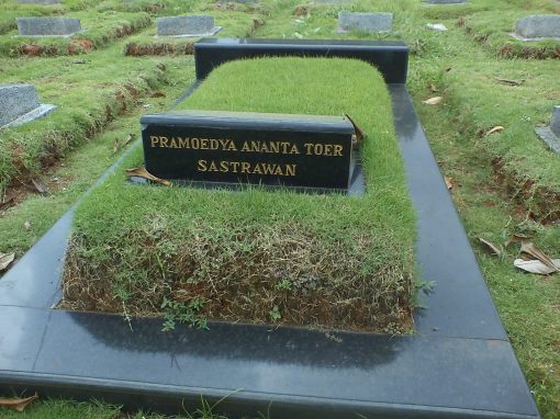 Makam Pramoedya Ananta Toer di Karet Bivak (dok. pribadi)